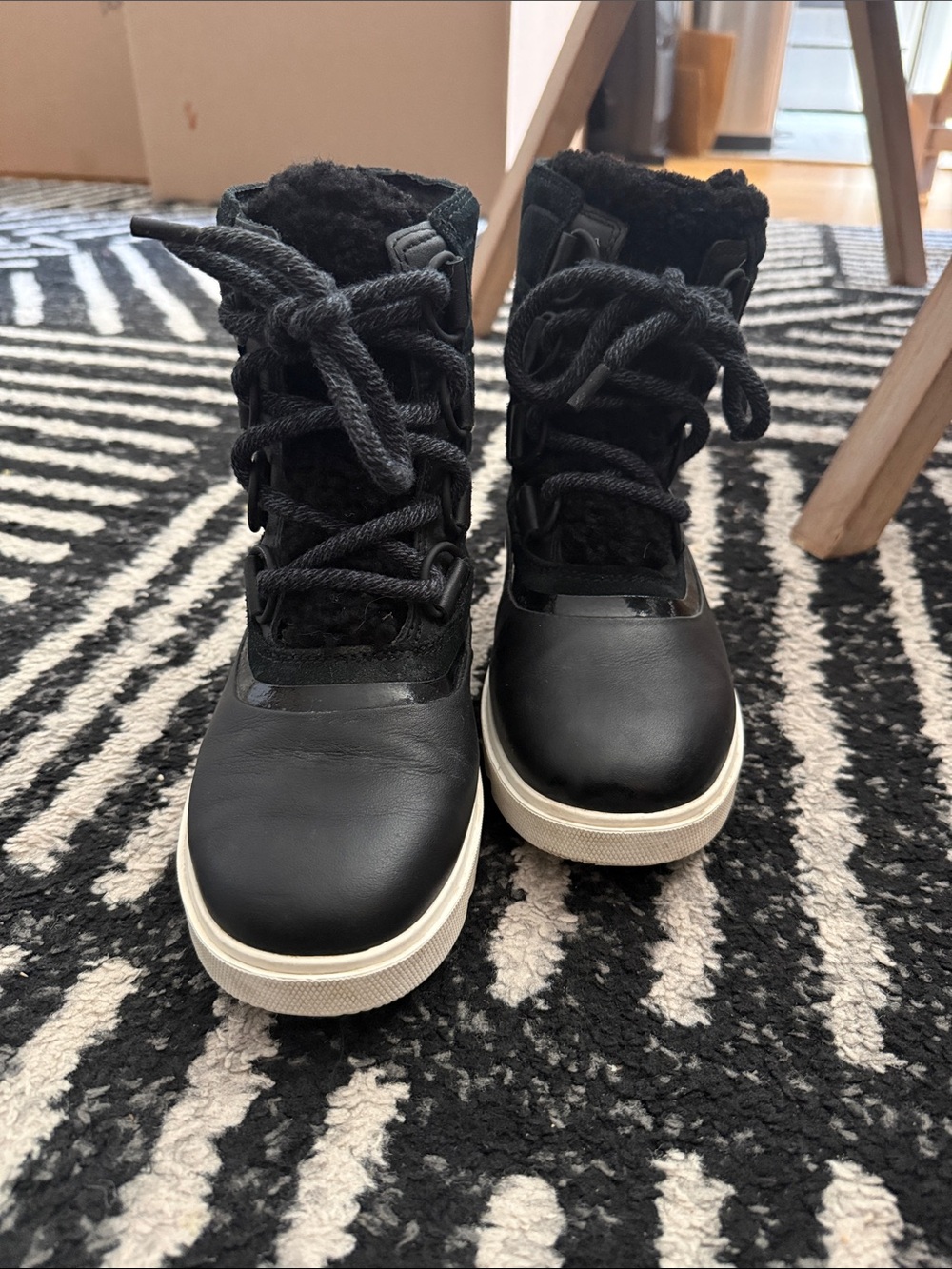 Women’s Black SOREL Winter Lace-Up Boots Size 6